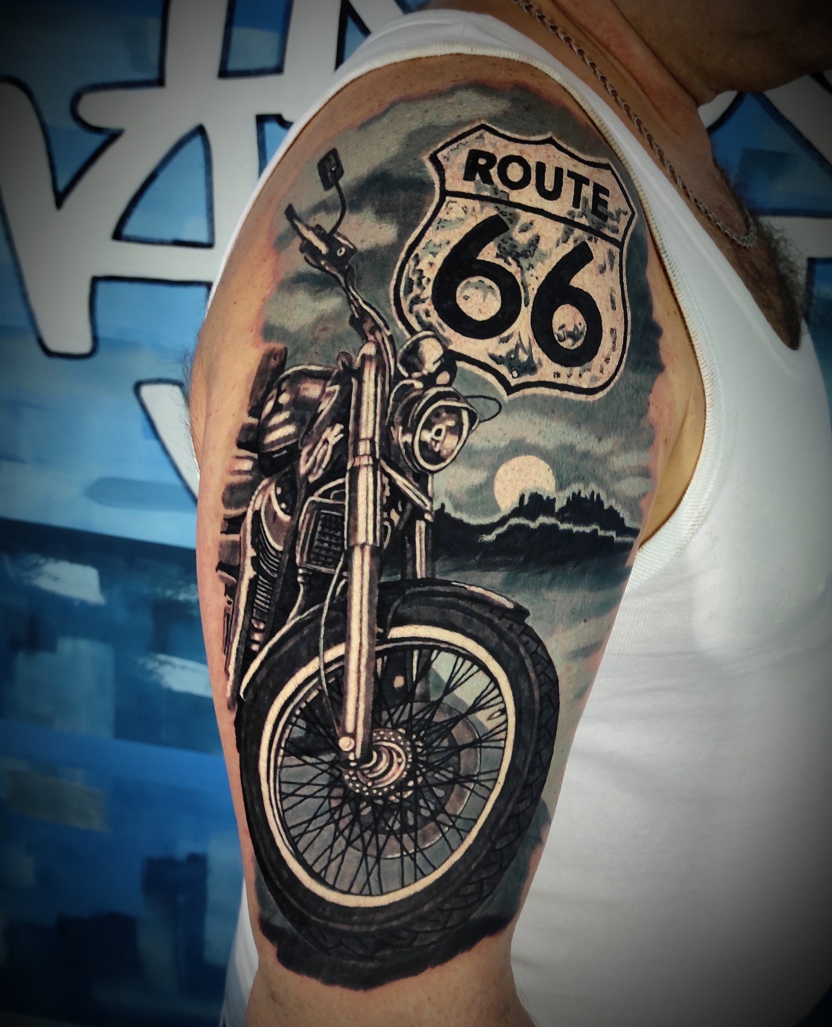 Czarno-biały tatuaż motocykl Route 66 - DINKZ ART Czarno-biały tatuaż motocykl Route 66 - DINKZ ART