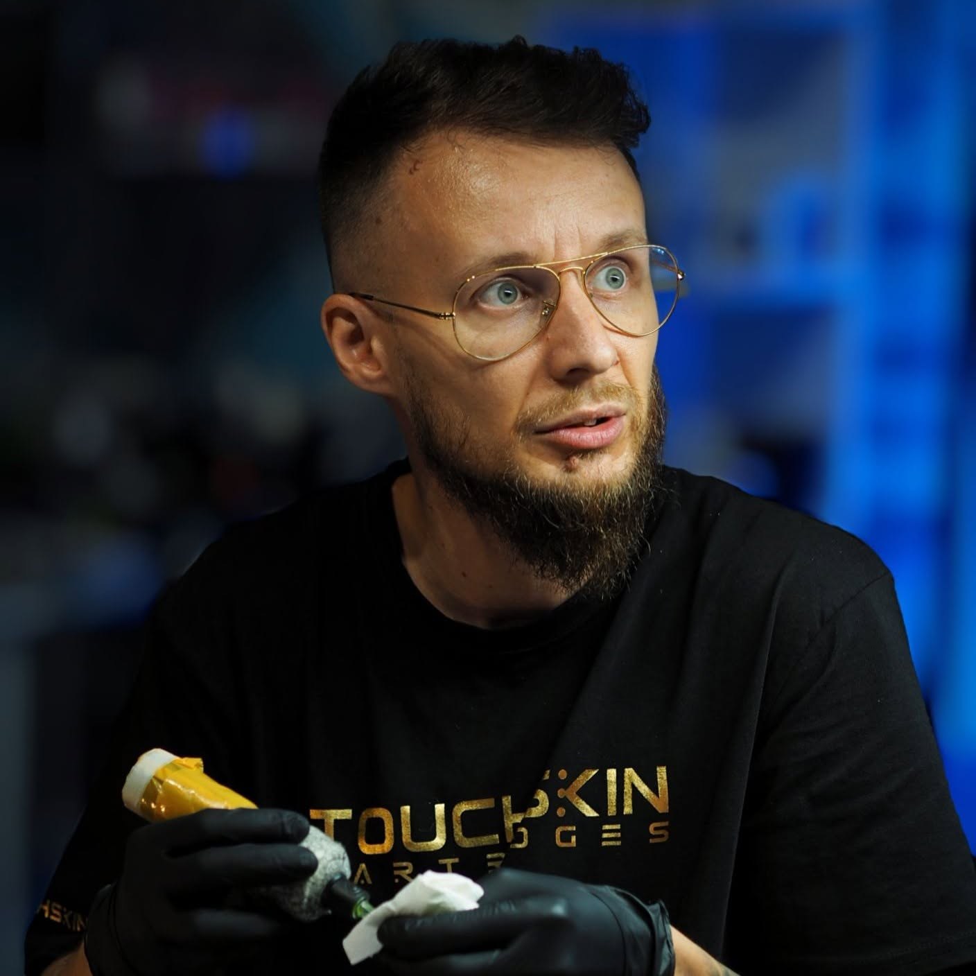 Jakub DINKZ Chruściel - tatuator DINKZ ART podczas pracy Jakub DINKZ Chruściel - tatuator DINKZ ART podczas pracy