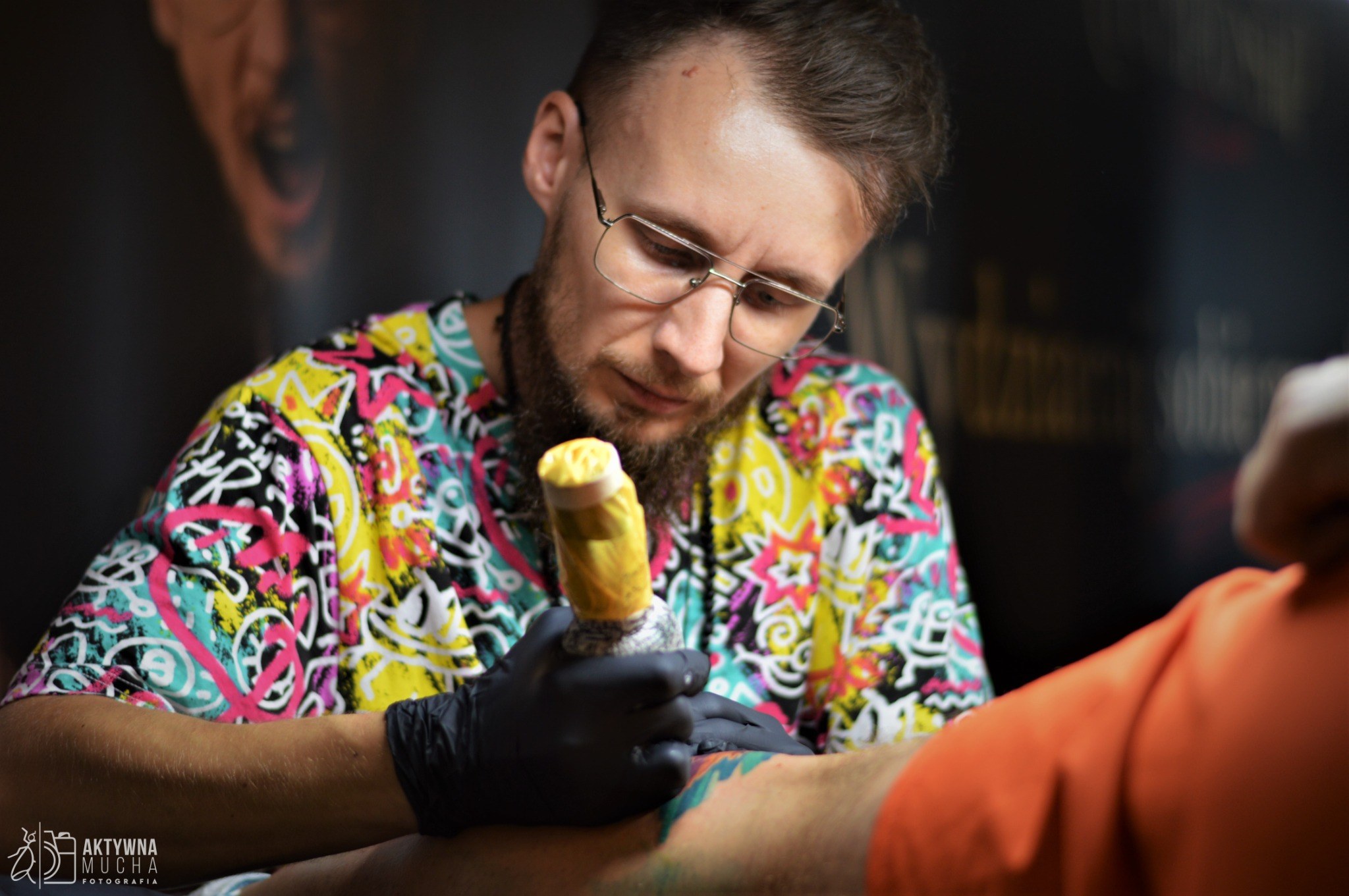 Jakub DINKZ Chruściel tatuuje klienta - DINKZ ART studio tatuażu Myszków Jakub DINKZ Chruściel tatuuje klienta - DINKZ ART studio tatuażu Myszków