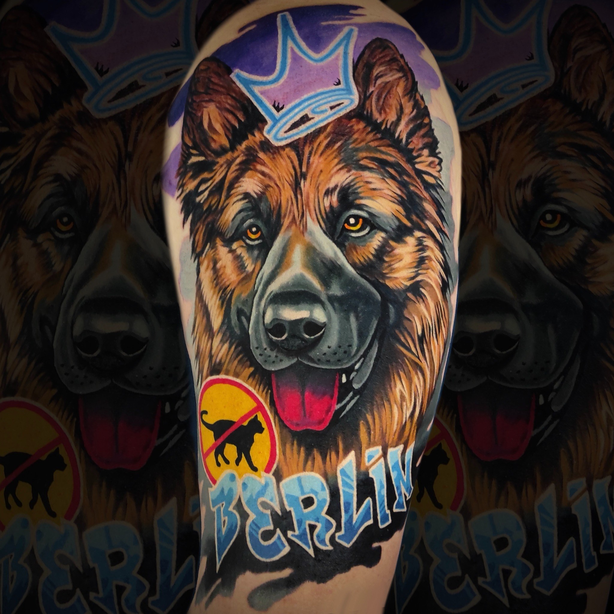 Kolorowy tatuaż pies z napisem Berlin - realizm kolorowy DINKZ ART Kolorowy tatuaż pies z napisem Berlin - realizm kolorowy DINKZ ART