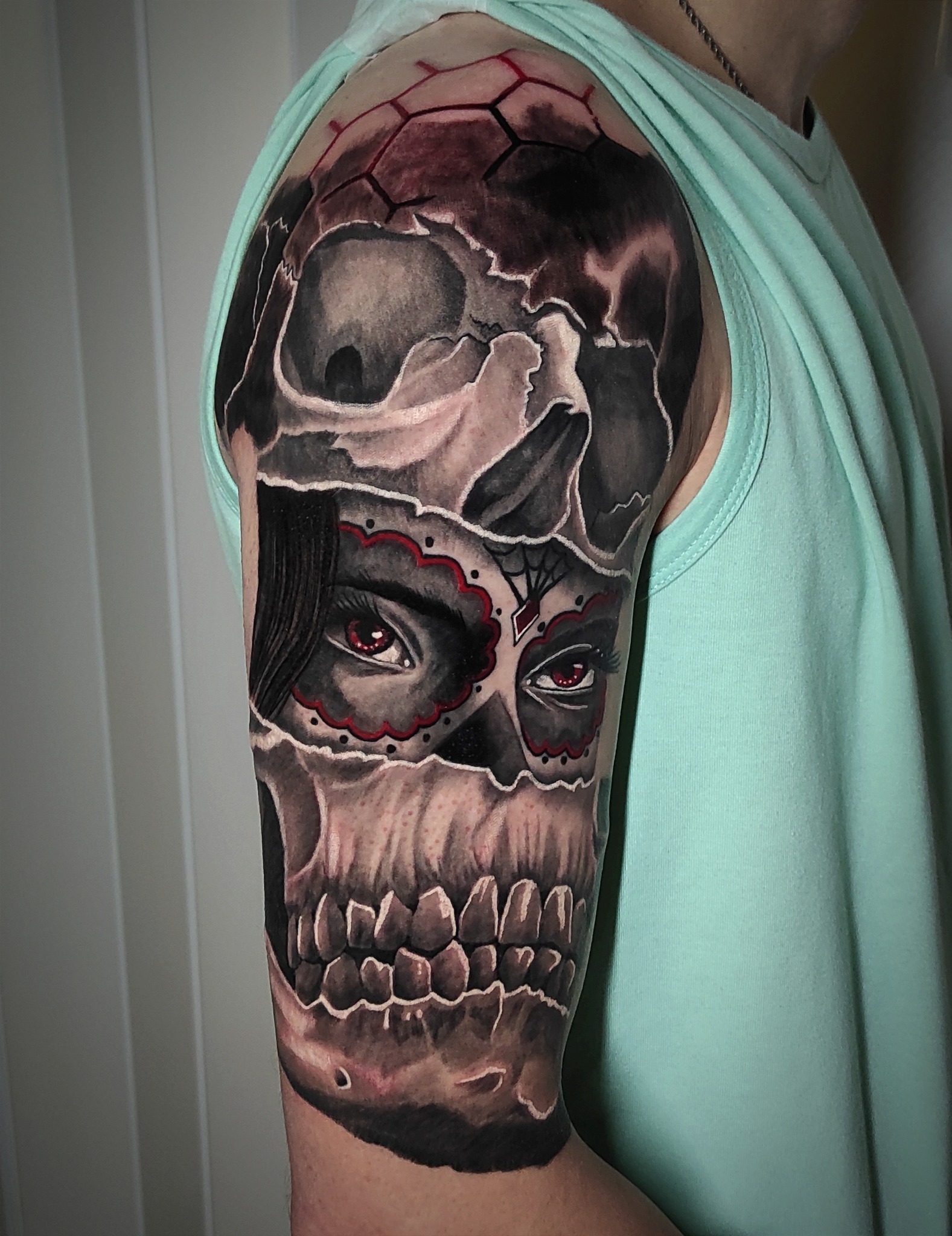 Tatuaż kobieta Catrina z motywem czaszki - DINKZ ART Tatuaż kobieta Catrina z motywem czaszki - DINKZ ART
